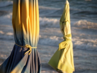 Zdjęcie główne #85 - Namiot plażowy czy parasol? Co wybrać do ochrony przed słońcem na plaży?